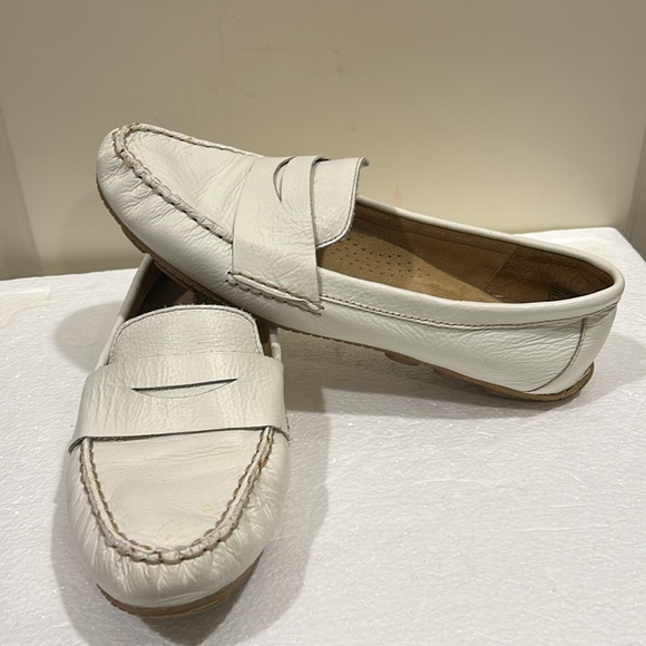 White Mountain women SlipOn Leather Skipper Loafers comfy cushion insole size 10 - Picture 9 of 13